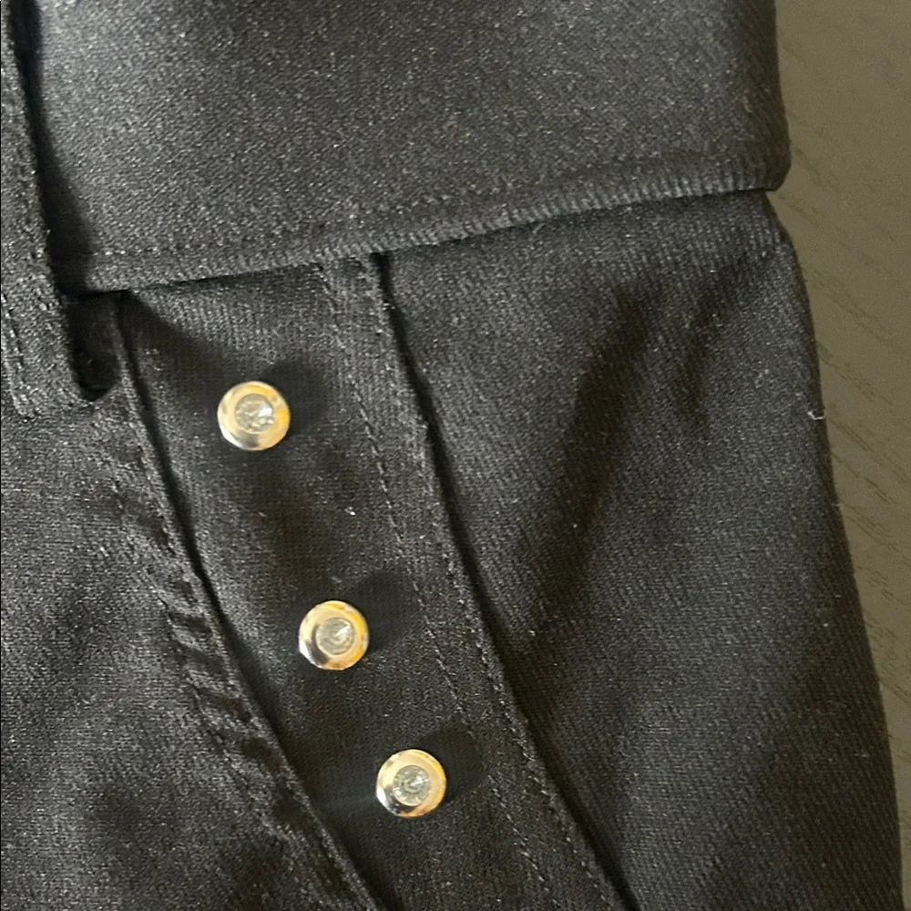 Thrill Black Women's Cargo Shorts w/ faux front pockets. - Picture 6 of 9